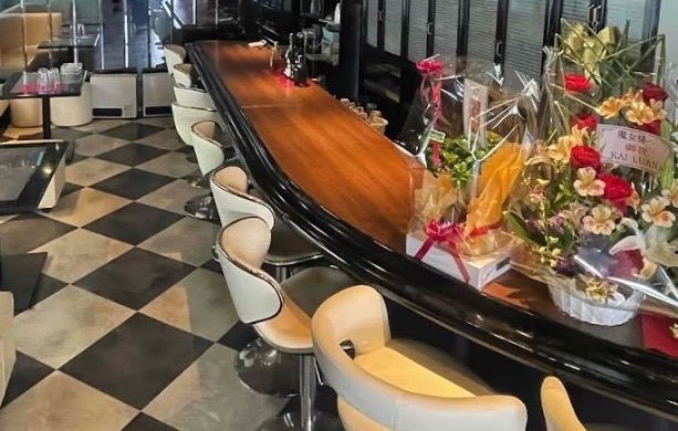 カラオケbar 魔女